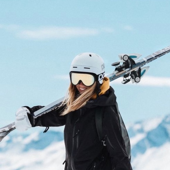 Meet your Posher, Coco - Picture 3 of 4